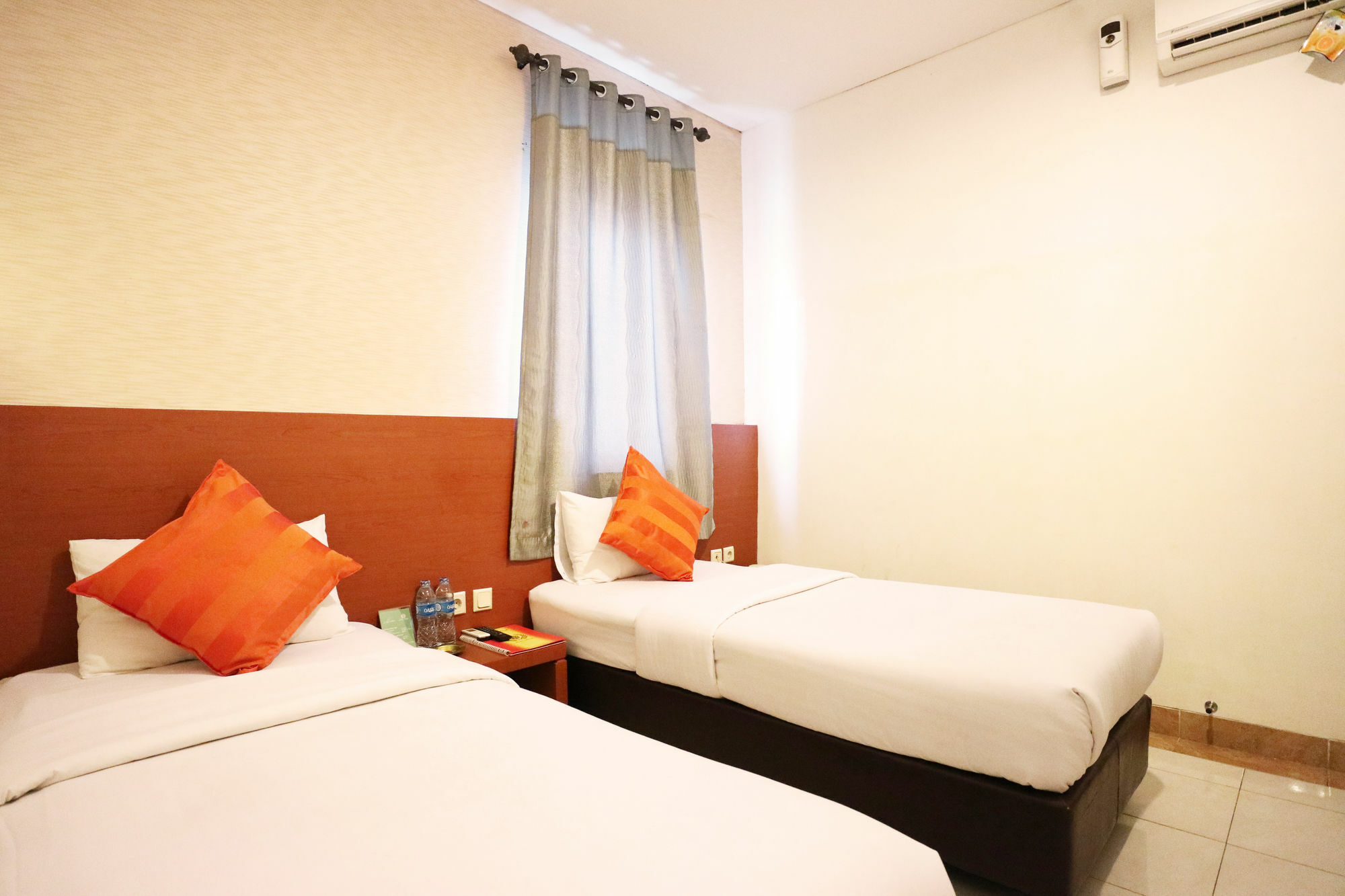 Hotel Reddoorz At Jalan Gunung Sahari Jakarta