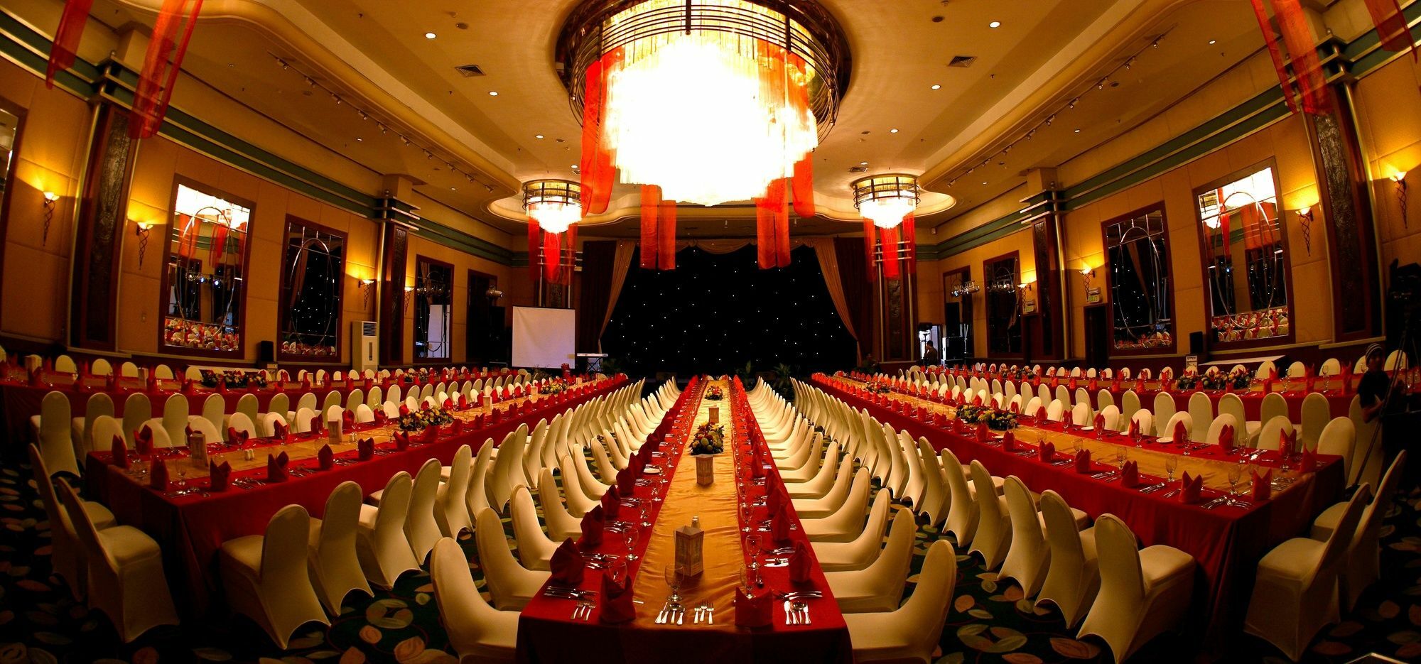 Hotel Lumire & Convention Centre