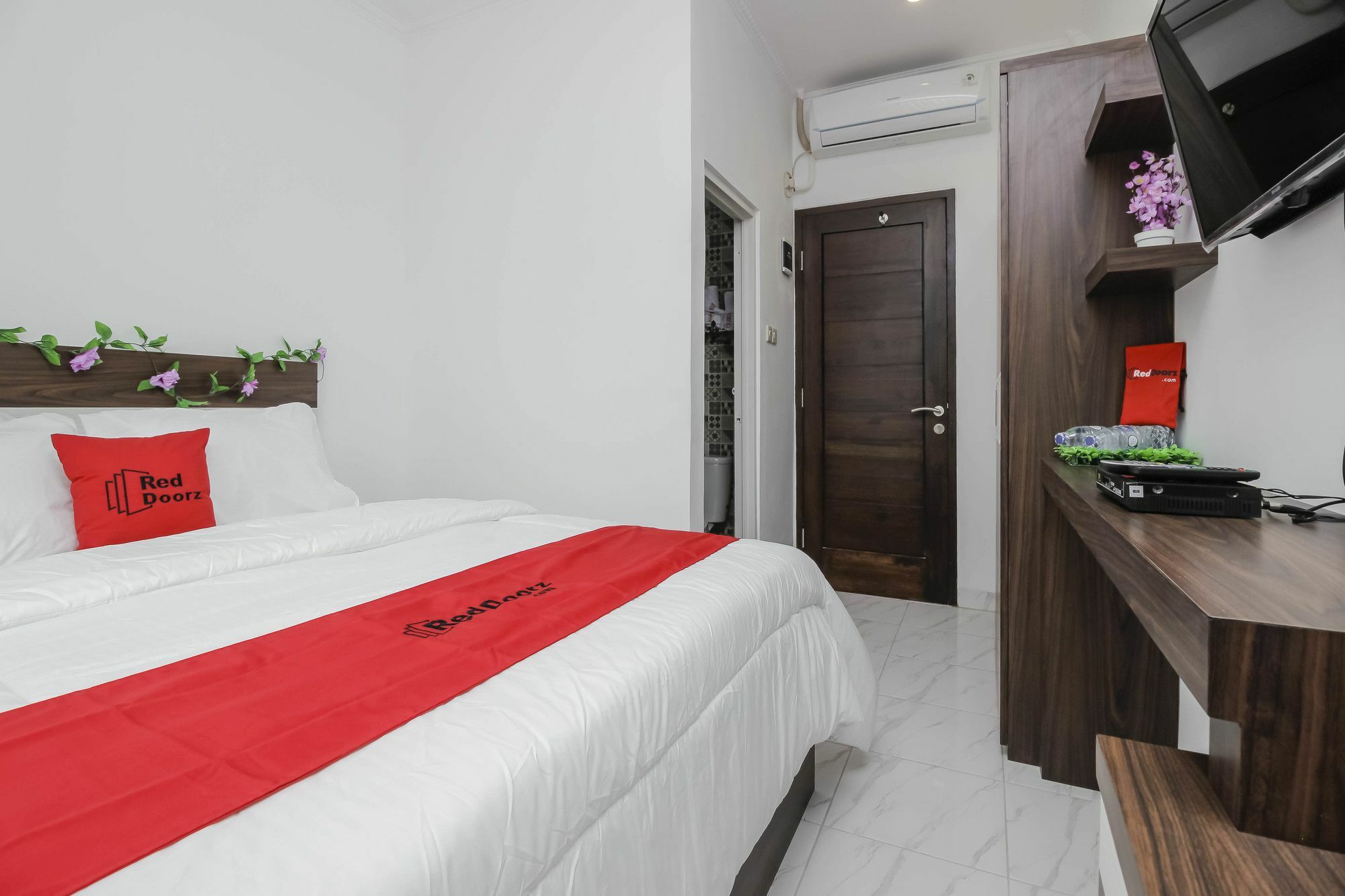 Reddoorz At Mampang Prapatan Hotel 3*