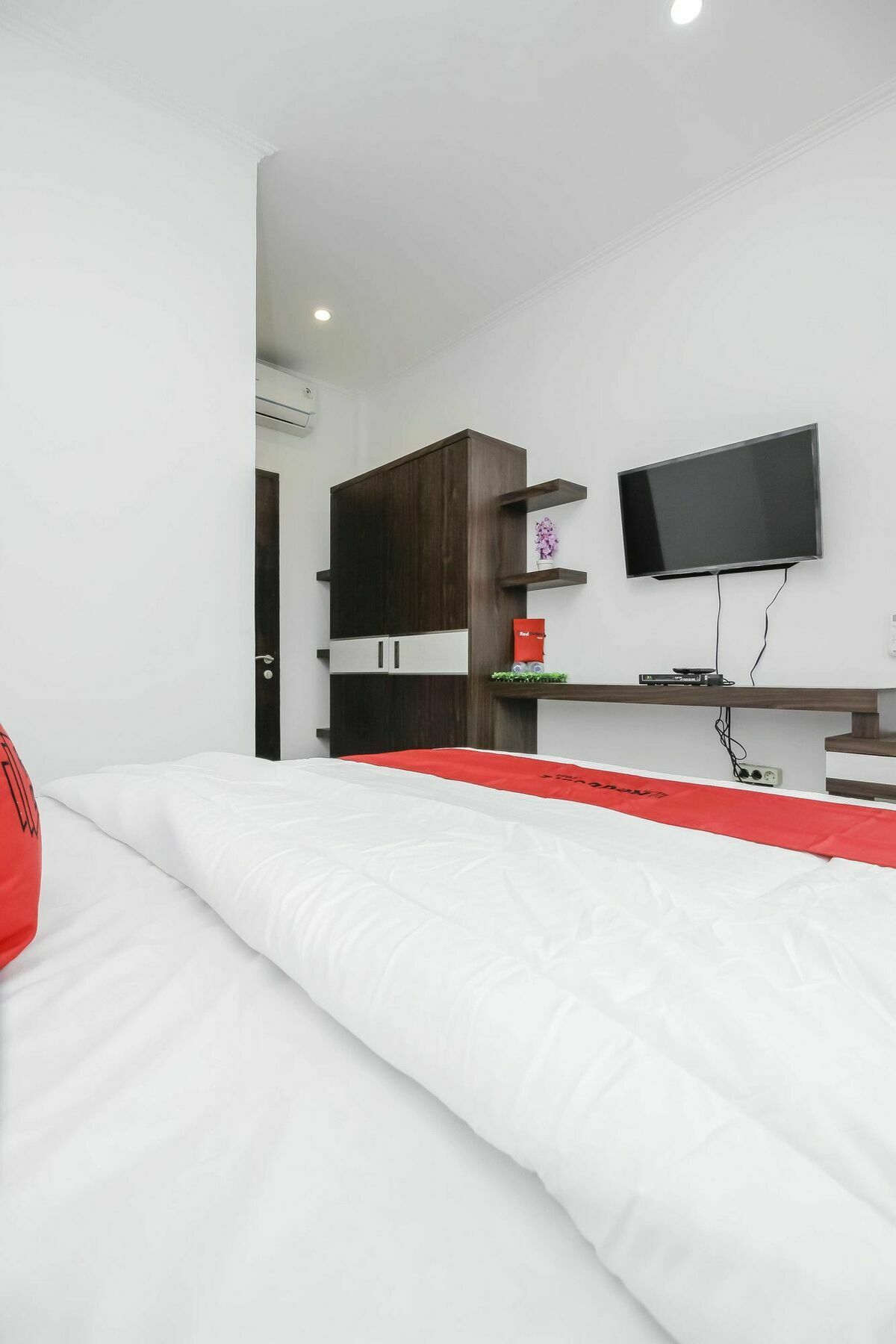 Hotel Reddoorz At Mampang Prapatan 3*