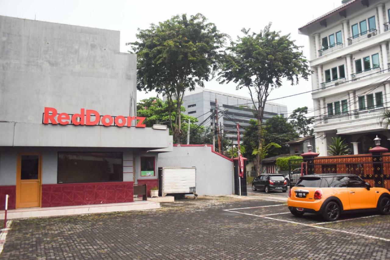 Guest house Reddoorz Near Rscm
