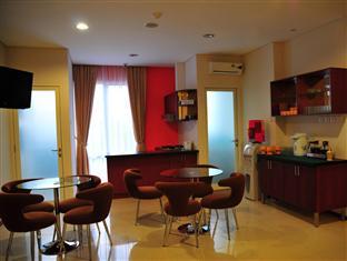 Capital O 1748 Thamrin Condotel Hotel