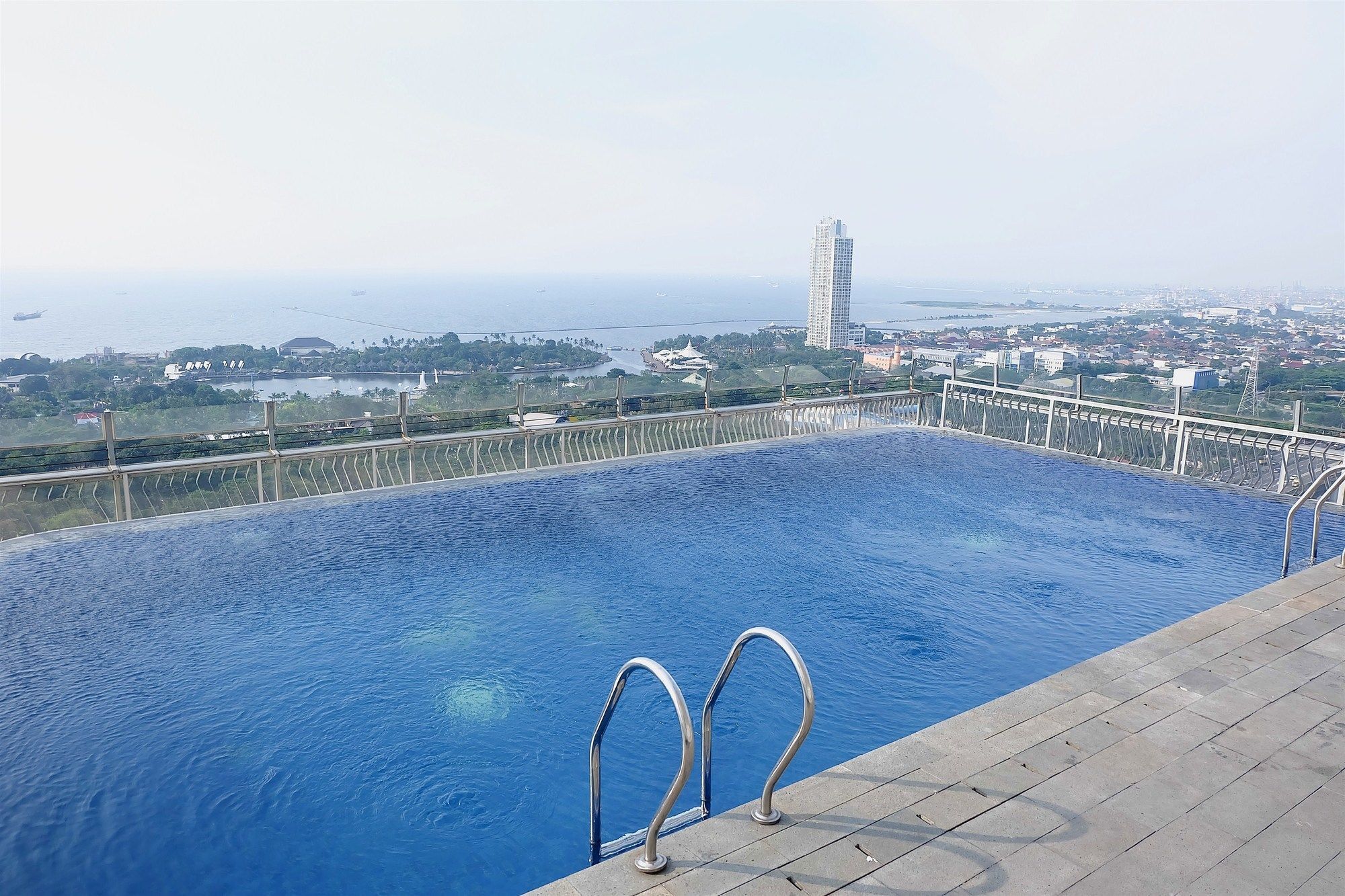 2 Bedrooms At Northland Ancol By Travelio * Jakarta