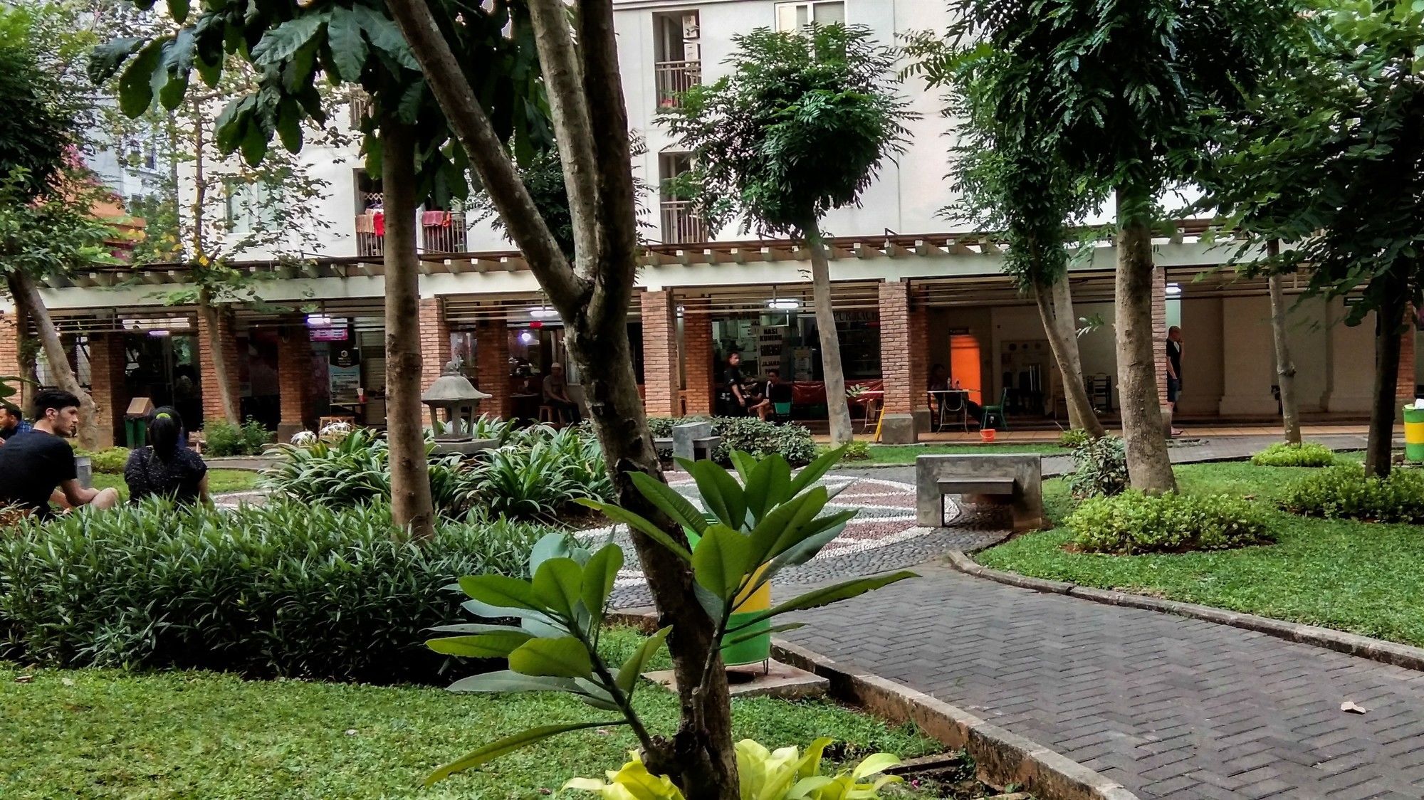 Monochrome Style 2 Bedrooms At Kalibata By Travelio *