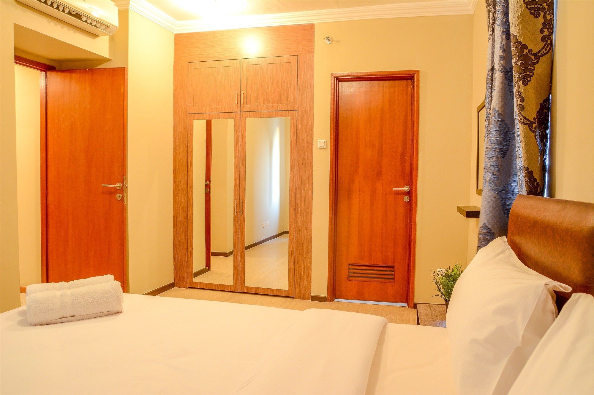 Apartment 3 Bedrooms Grand Palace Kemayoran By Travelio