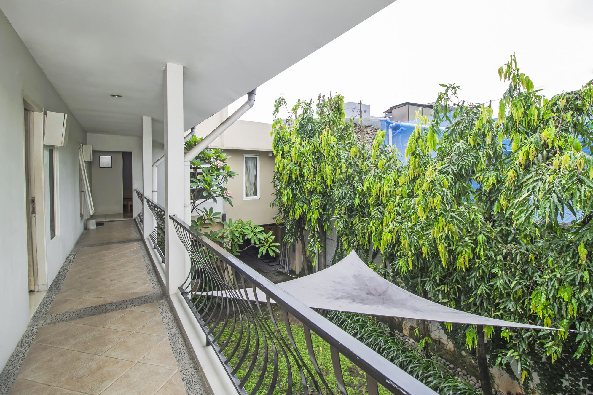 Hotel Reddoorz At Mampang Prapatan 3*
