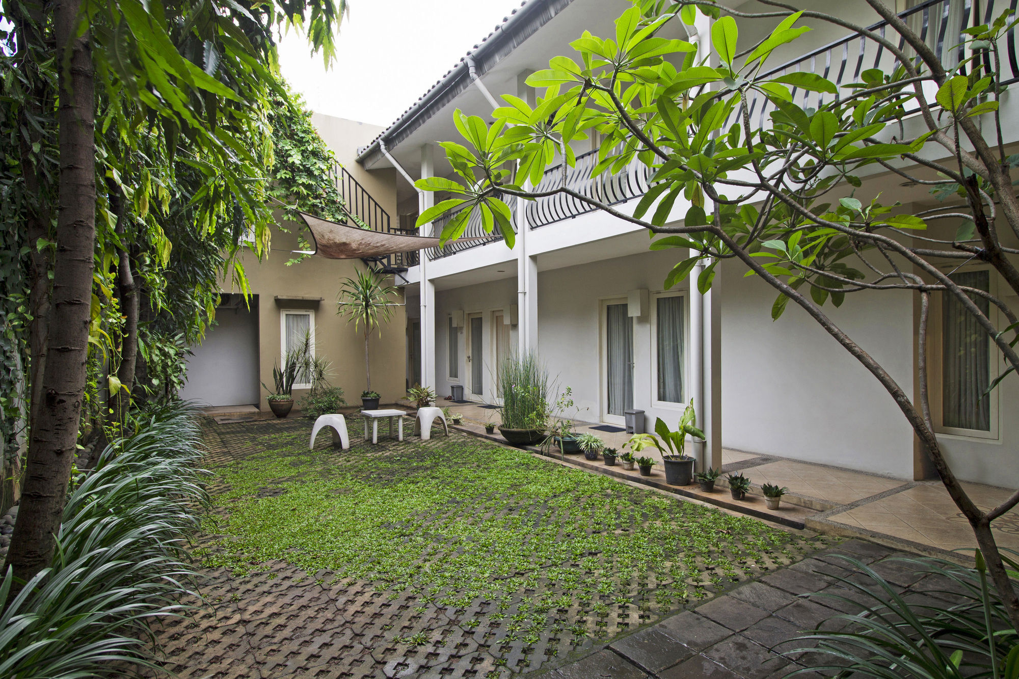 Reddoorz At Mampang Prapatan Hotel