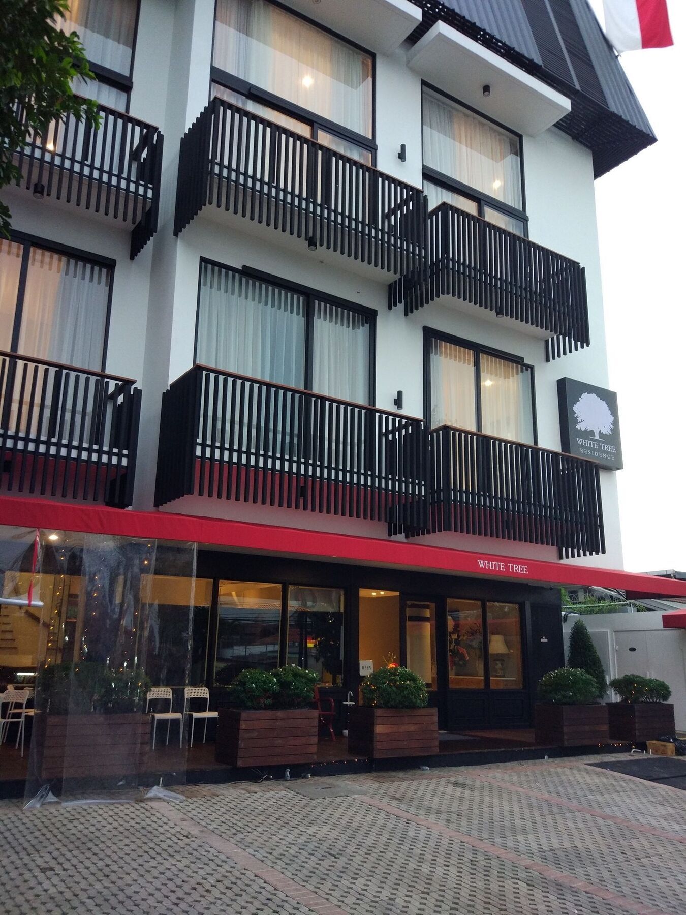 White Tree Hotel