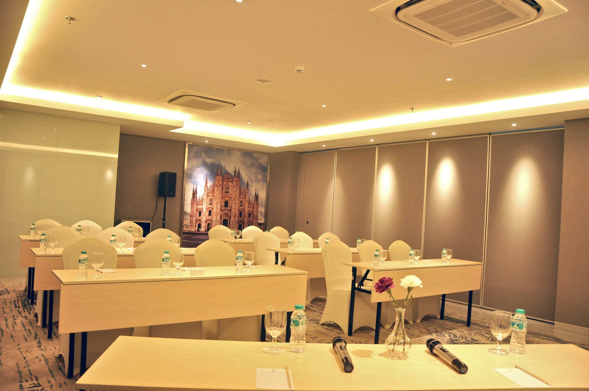 Grand Picasso 3* Jakarta