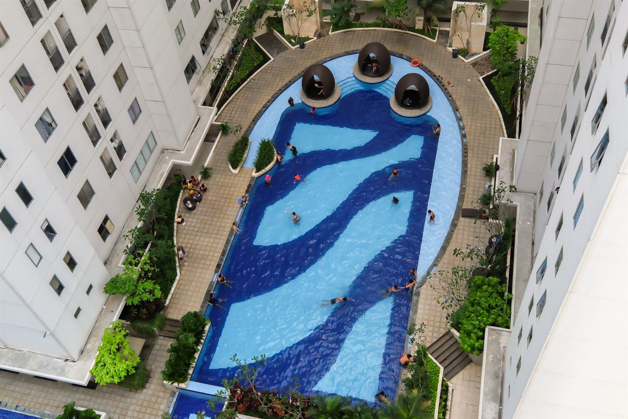 Modern Design 2 Bedrooms At Bassura Apartment