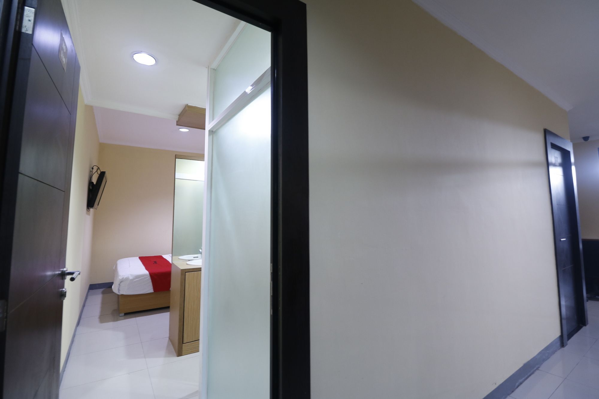 Reddoorz Near Itc Cempaka Mas Jakarta