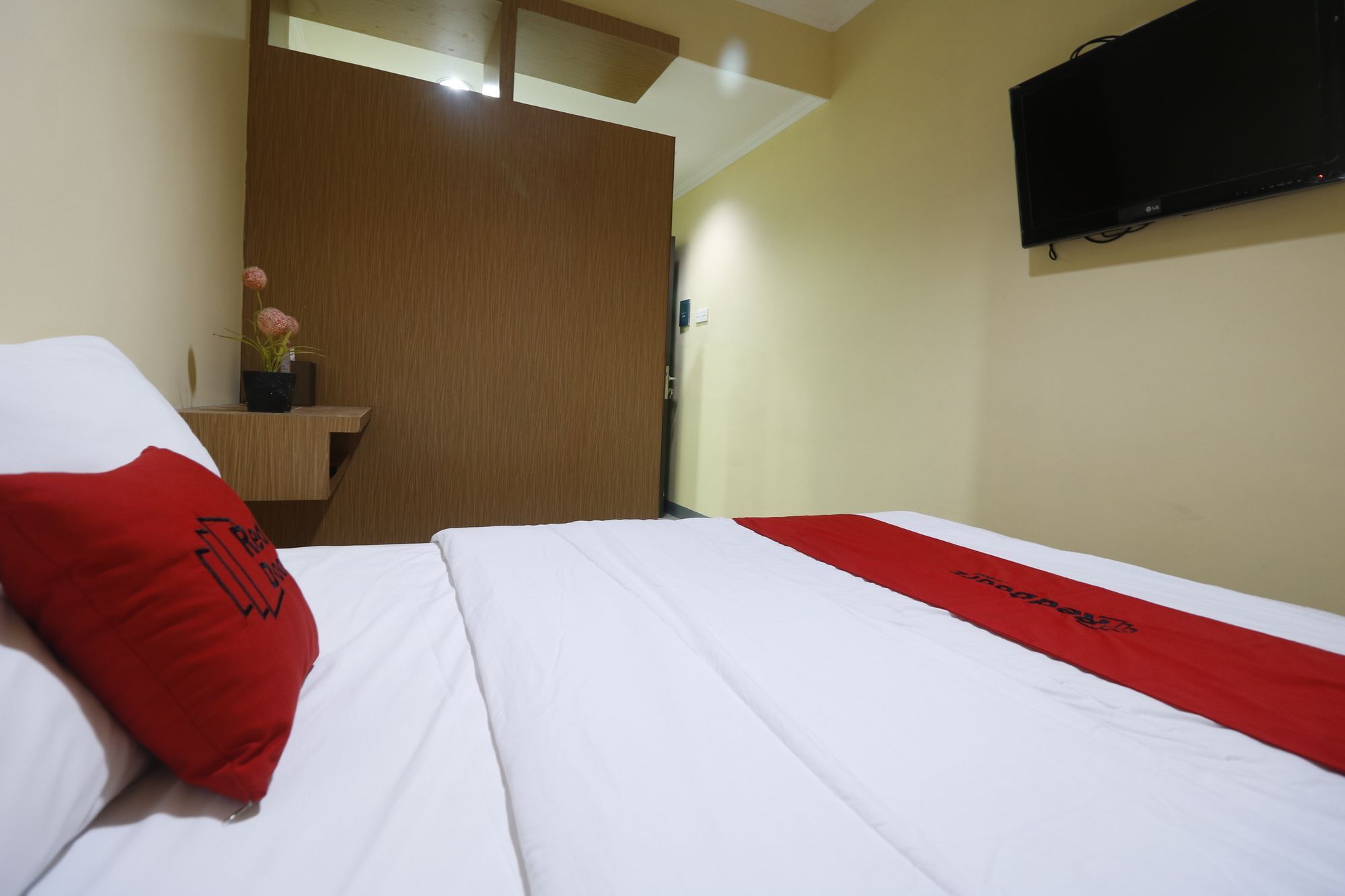 Reddoorz Near Itc Cempaka Mas Jakarta