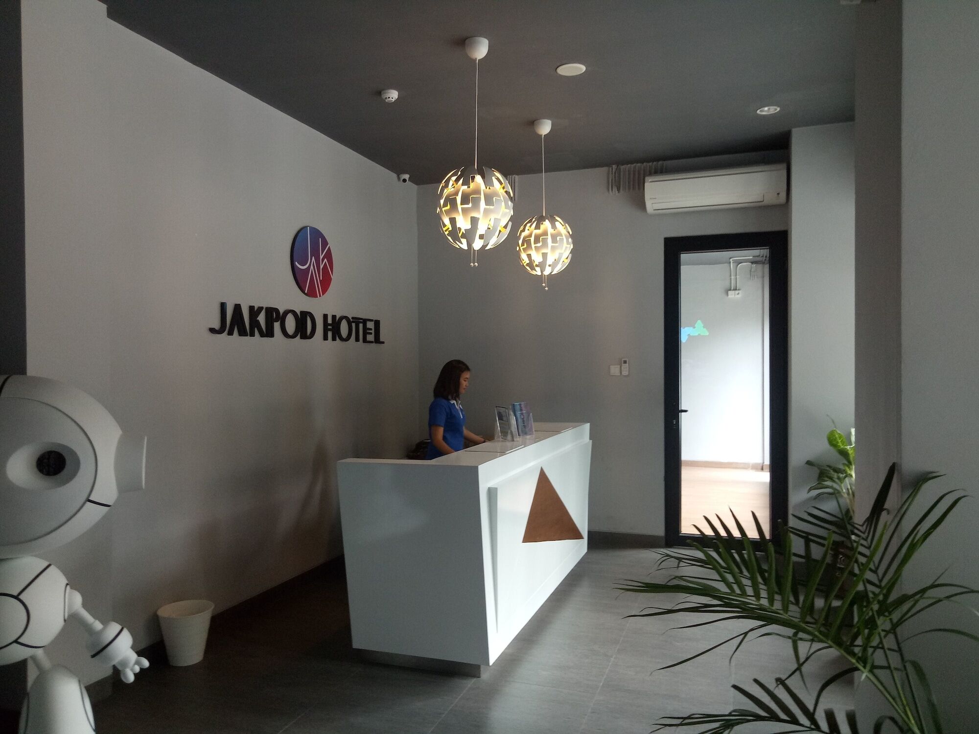 Capsule hotel Jakpod *