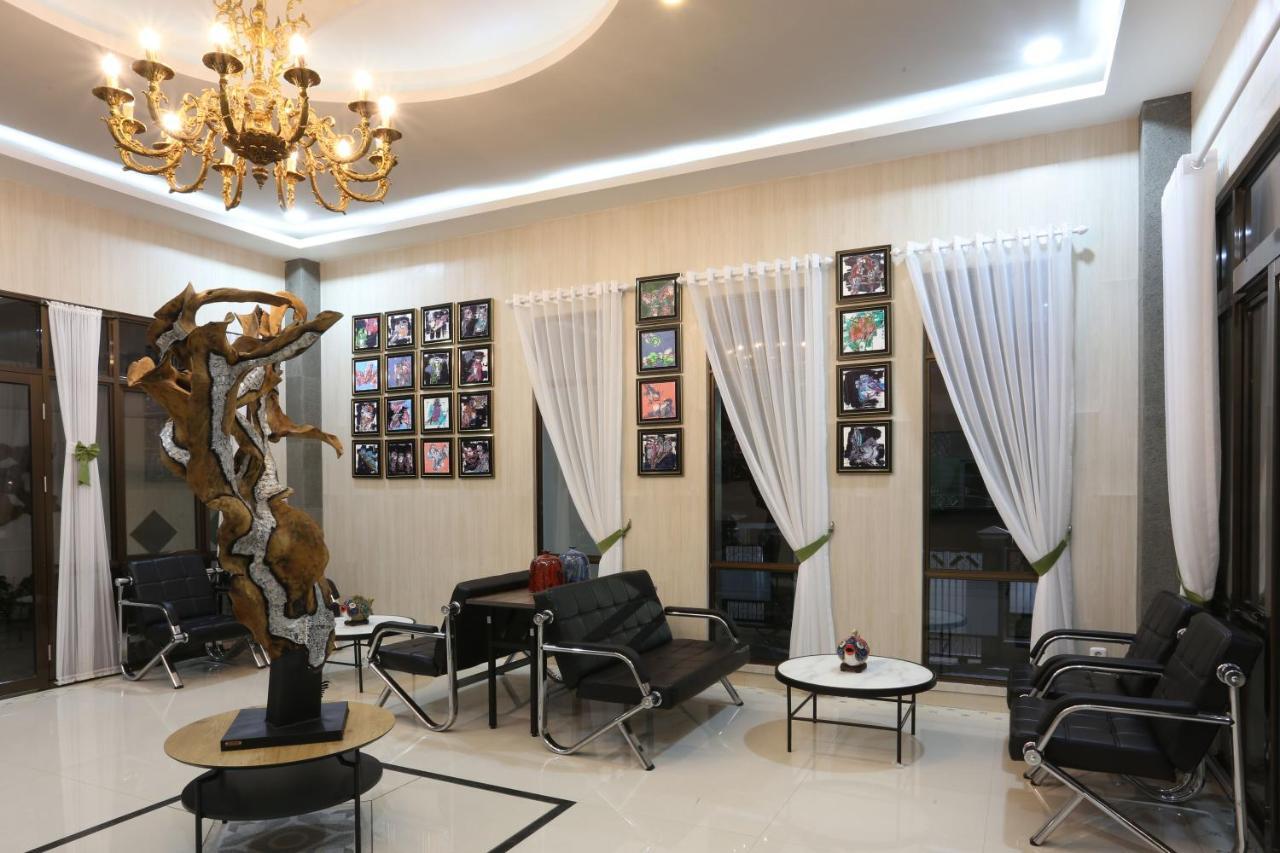 Urbanest House Slipi *
