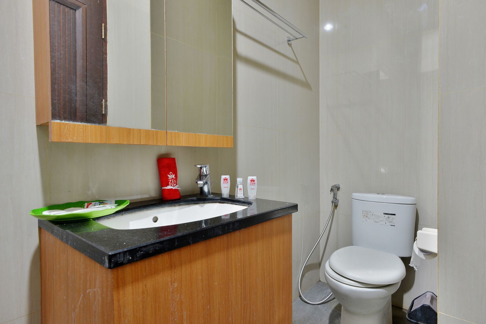 Hotel Zen Basic Kelapa Dua Kebon Jeruk 3*