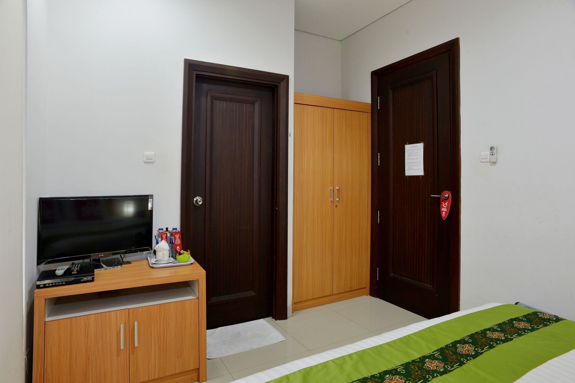 Zen Basic Kelapa Dua Kebon Jeruk Hotel 3*
