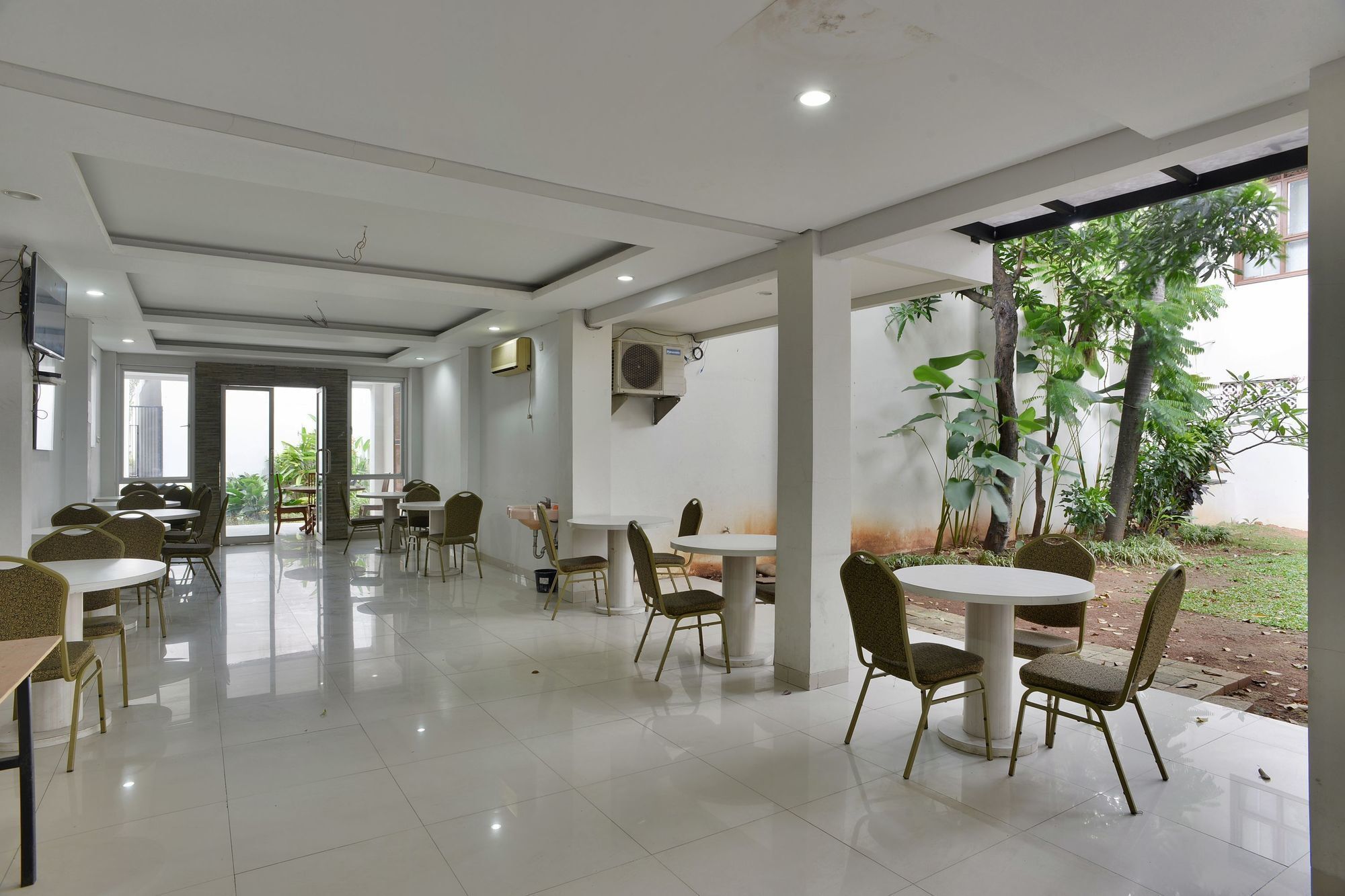 Hotel Zen Basic Kelapa Dua Kebon Jeruk Jakarta