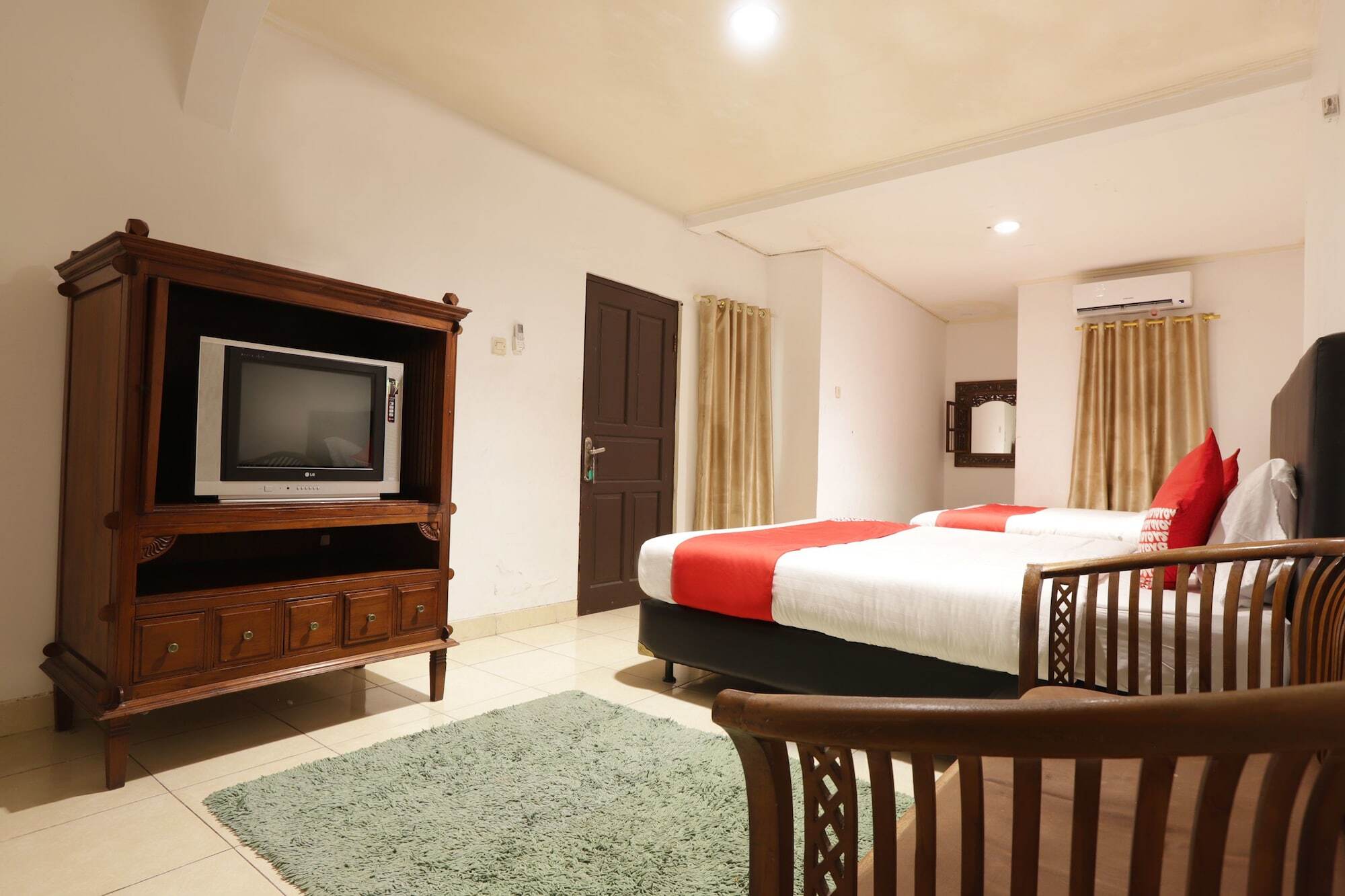 Oyo 132 Anggrek Murni Hotel 2*