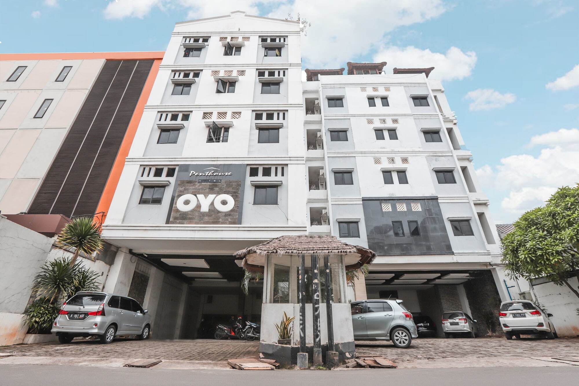 Oyo 467 Penthouse Hotel 2*
