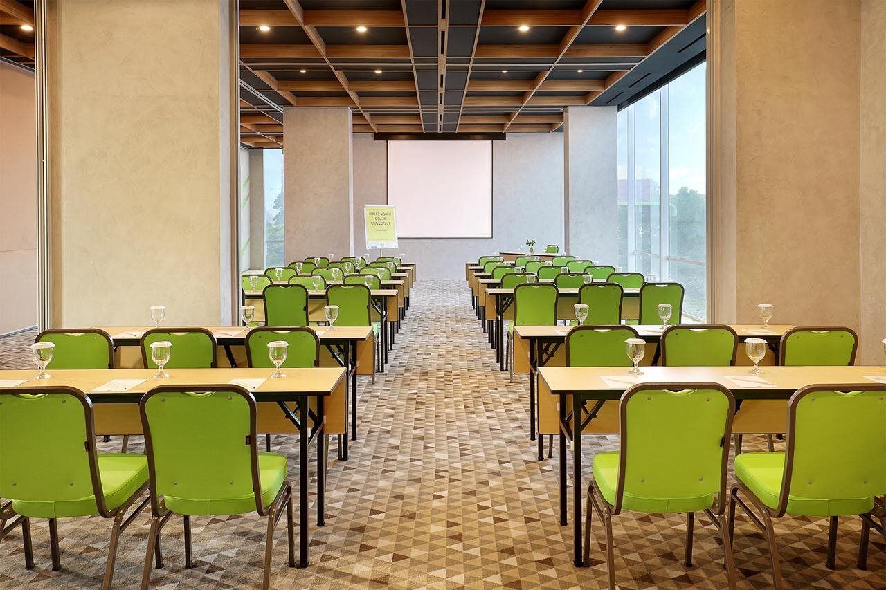 Ibis Styles Simatupang 3*