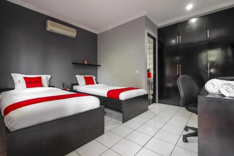 Reddoorz Near Rs Fatmawati 2 Guest house 2*