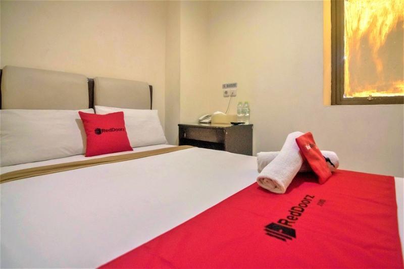 Reddoorz Near Rs Husada Guest house 2*