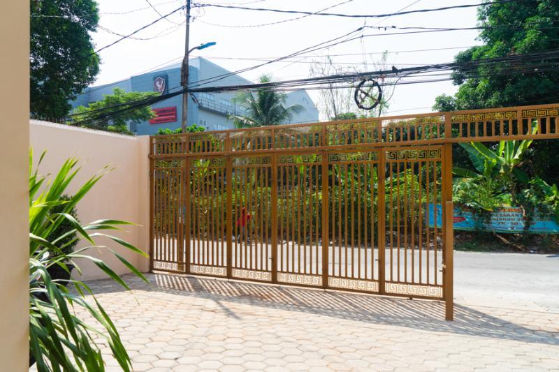 Reddoorz Near Cipinang Indah Mall