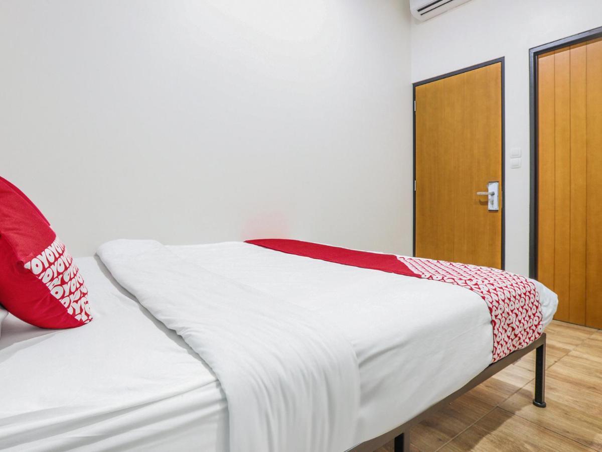 Oyo 127 W Hotel 2*
