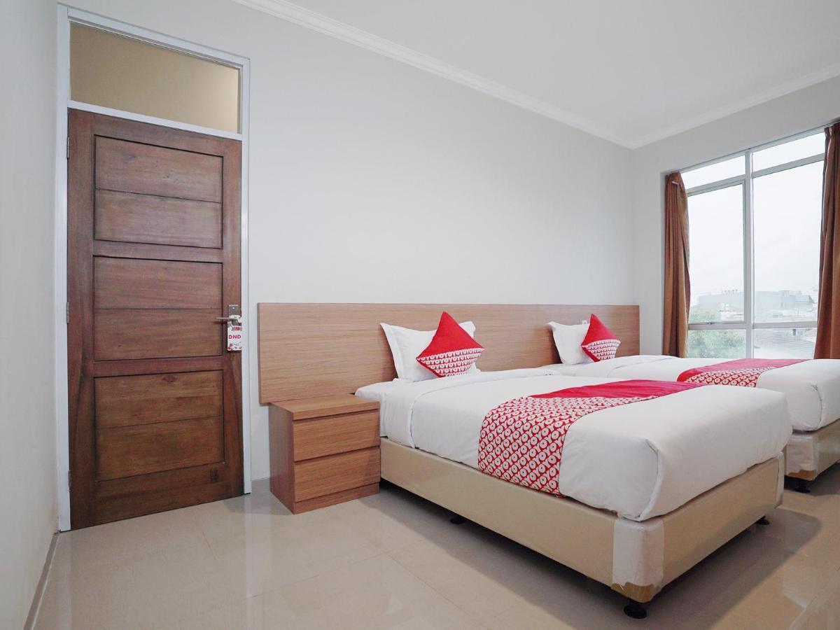 Hotel Oyo 415 The Kartini 8 2*