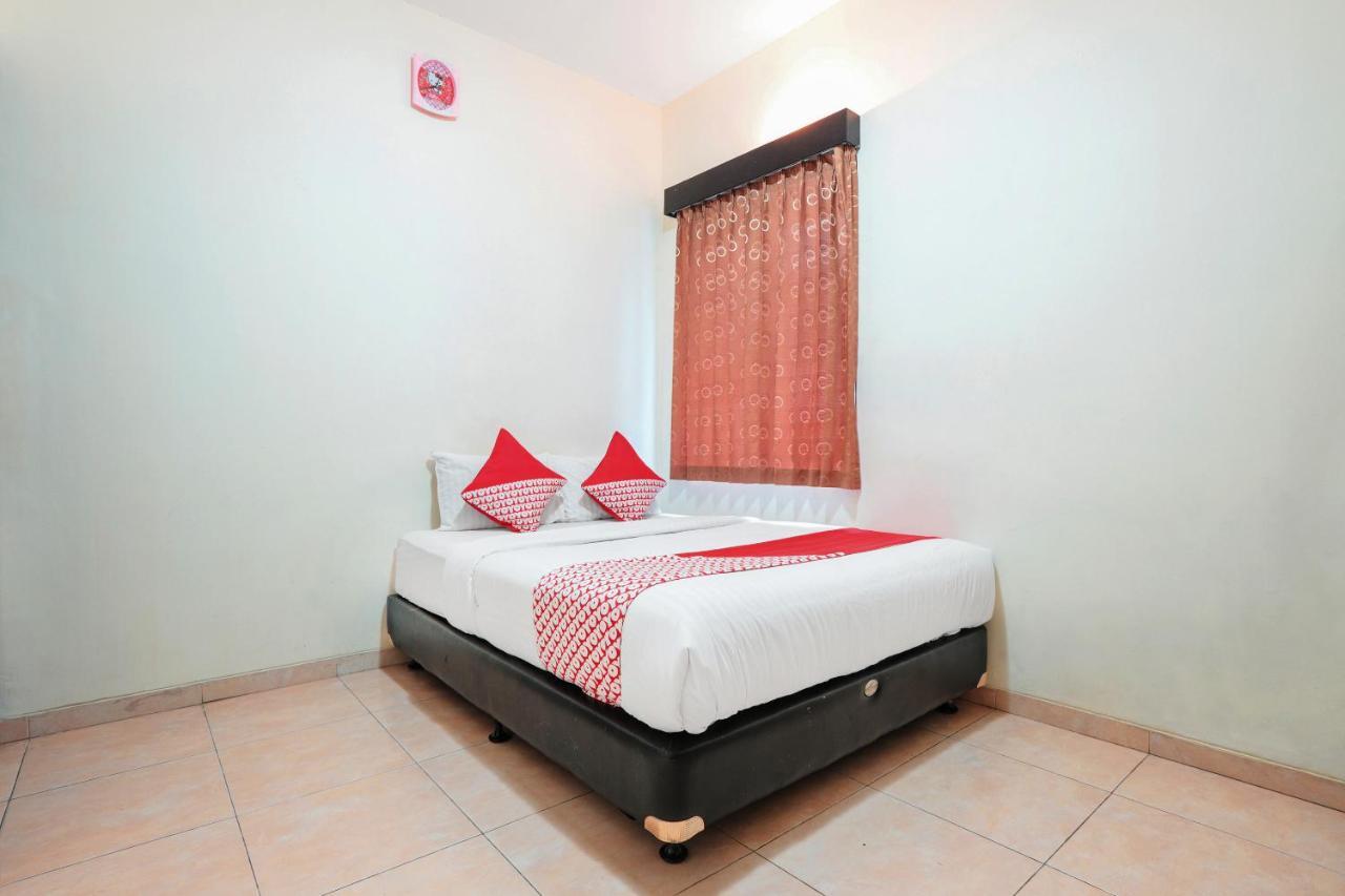 Super Oyo 122 Oekude Kost Hotel 2*
