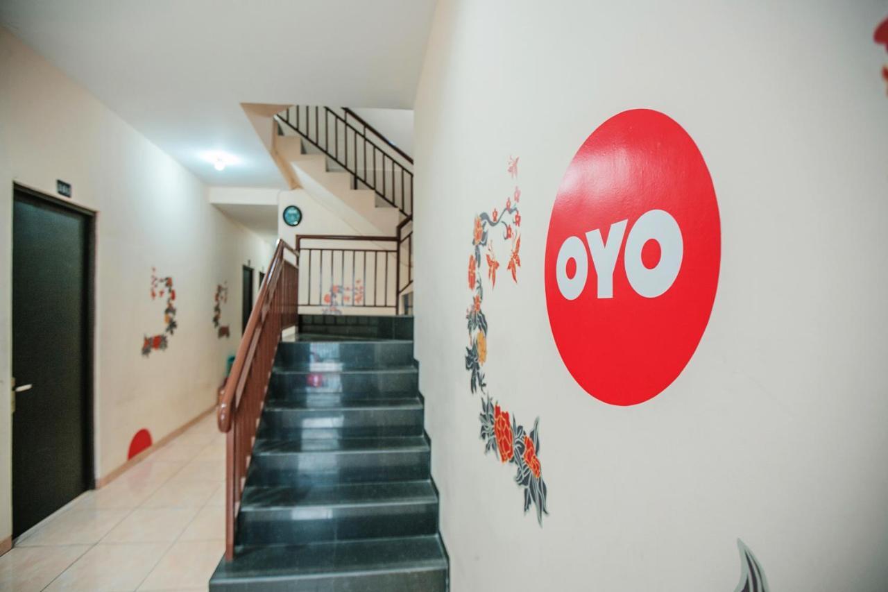 Hotel Super Oyo 122 Oekude Kost