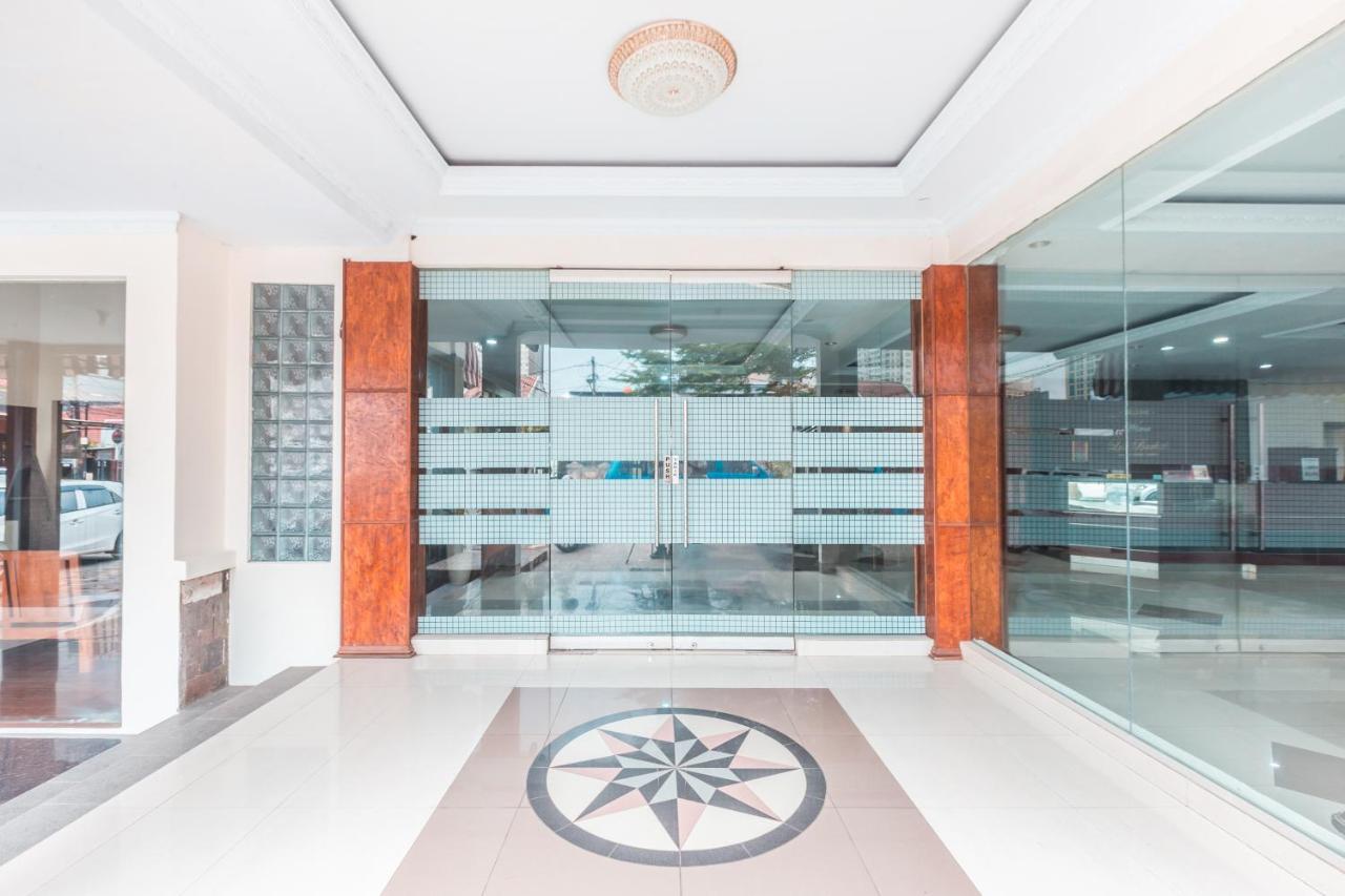 Oyo 1667 Lux Barkah Jakarta
