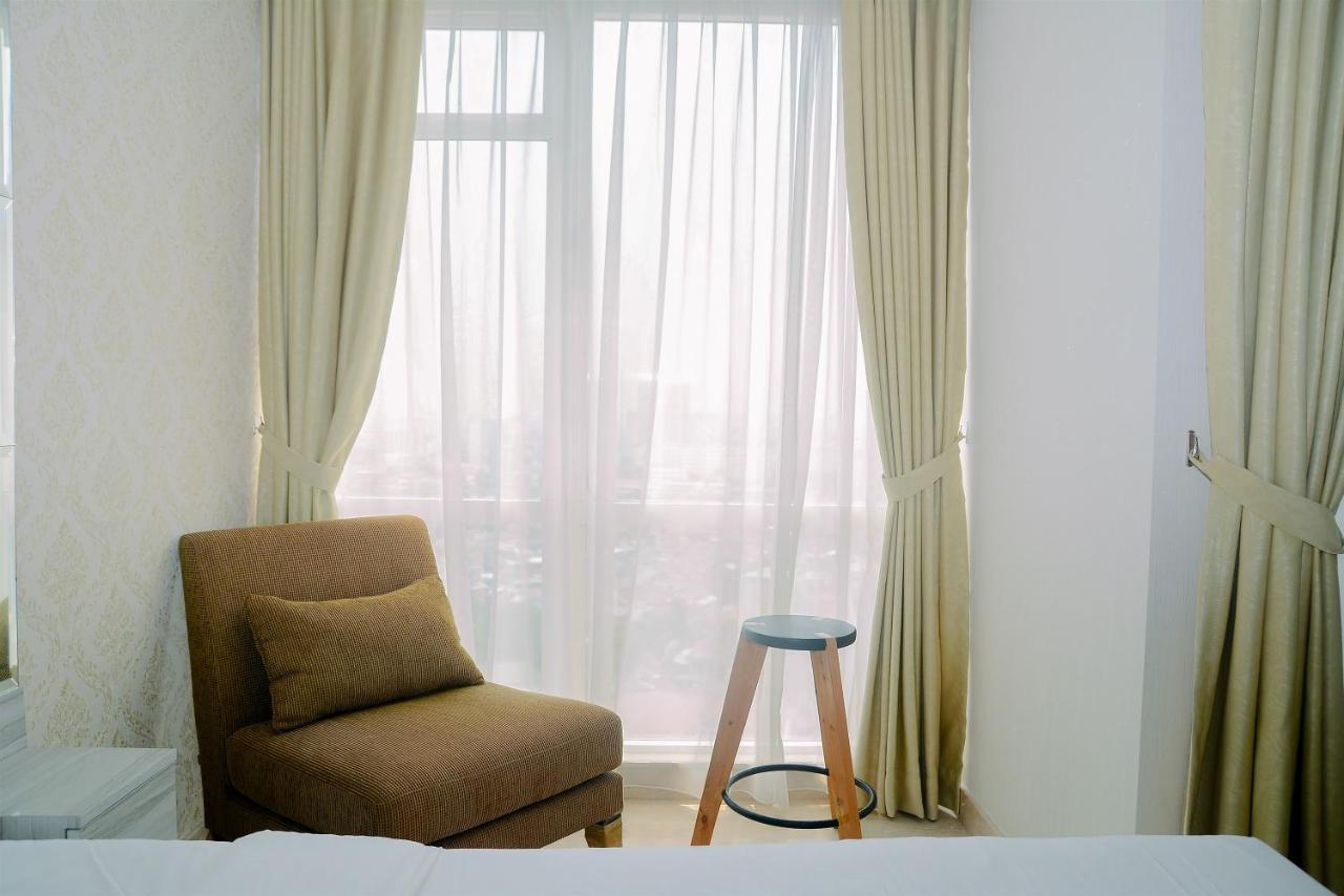 Relaxing At Menteng Park By Travelio *