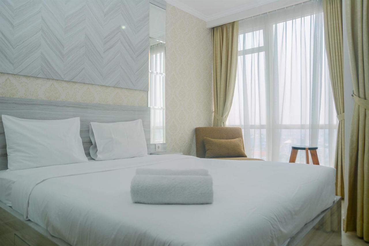 Relaxing At Menteng Park By Travelio *