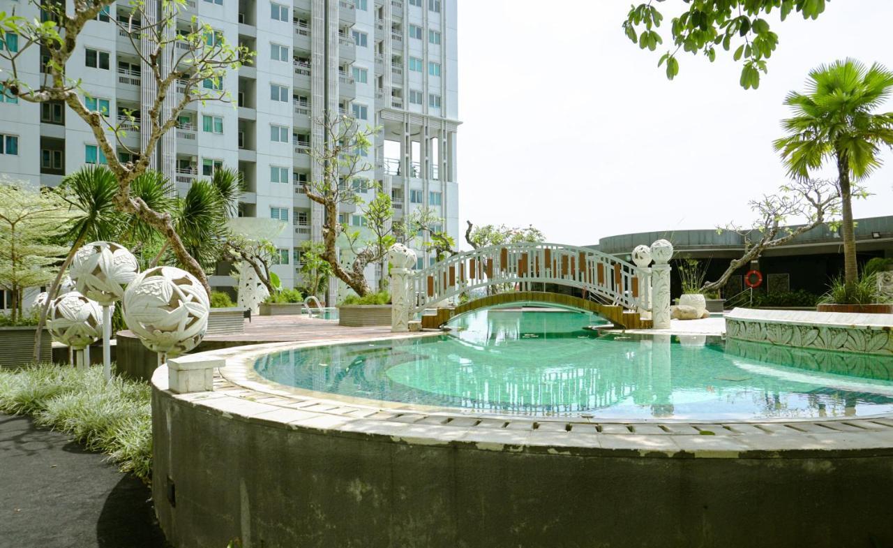 Comfortable 1br At Sky Terrace In Strategic Area By Travelio * Jakarta