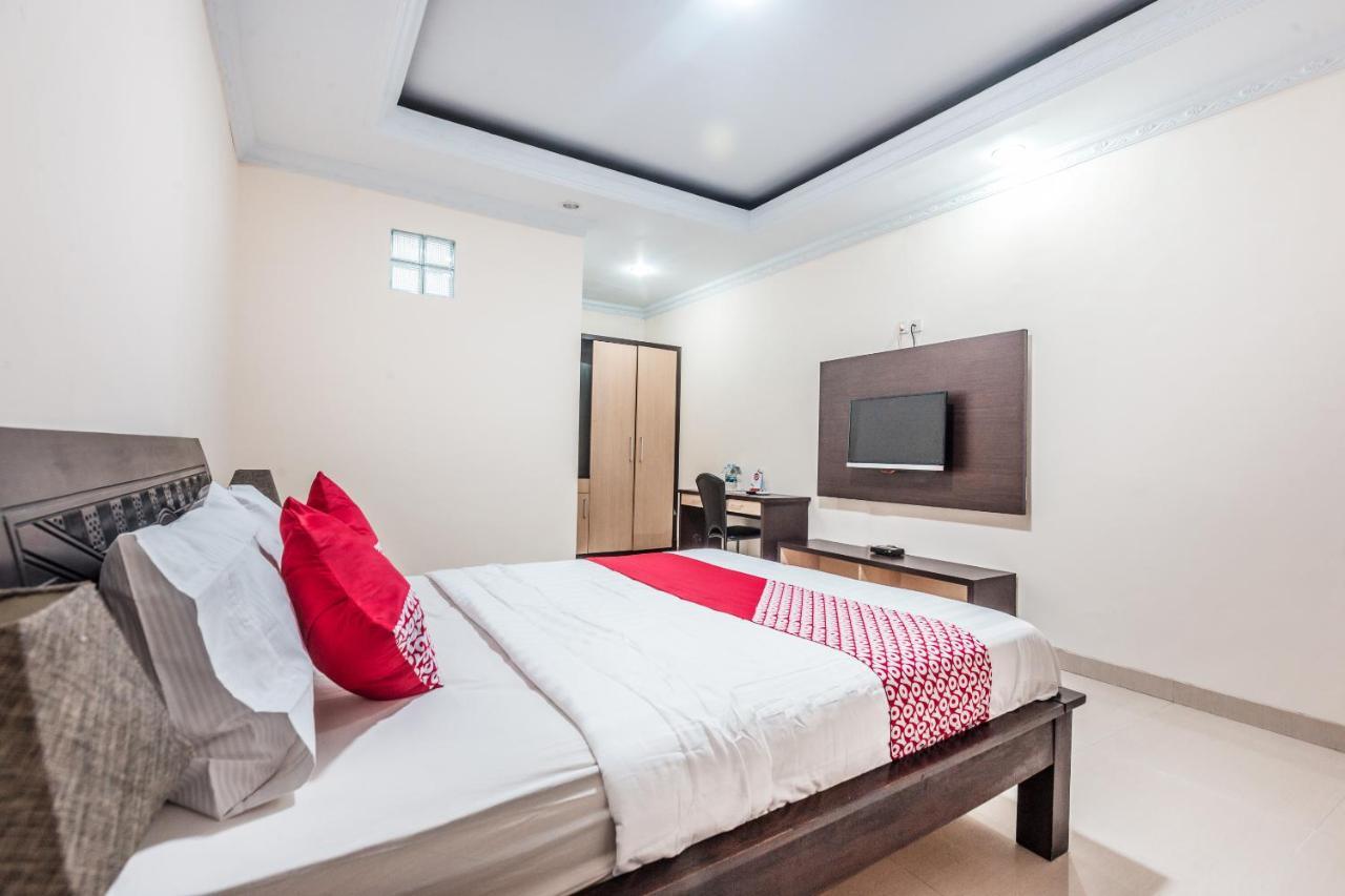Oyo 1667 Lux Barkah Hotel 2*