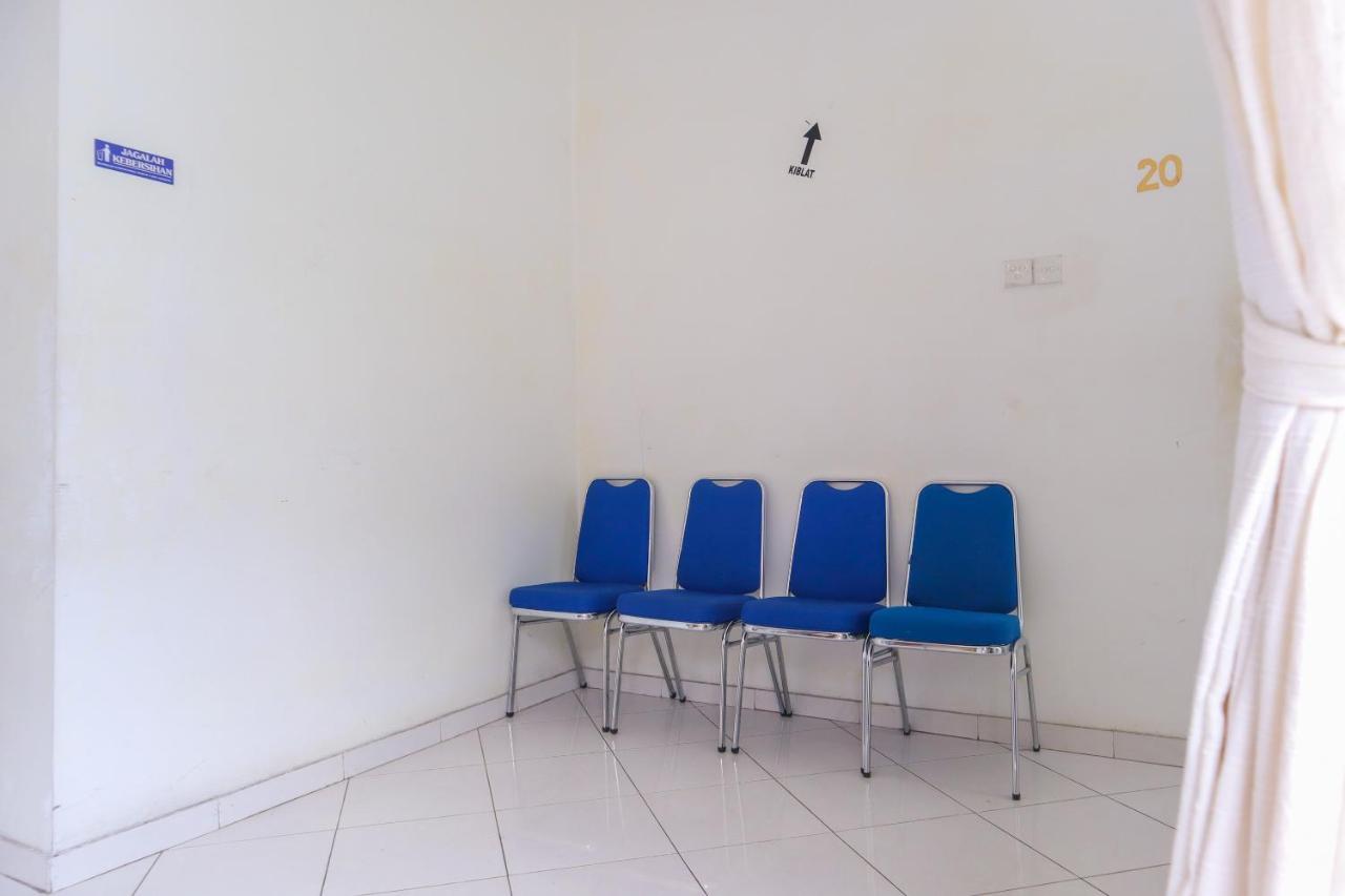 Hotel Reddoorz Syariah Near Ragunan Zoo 3 2*