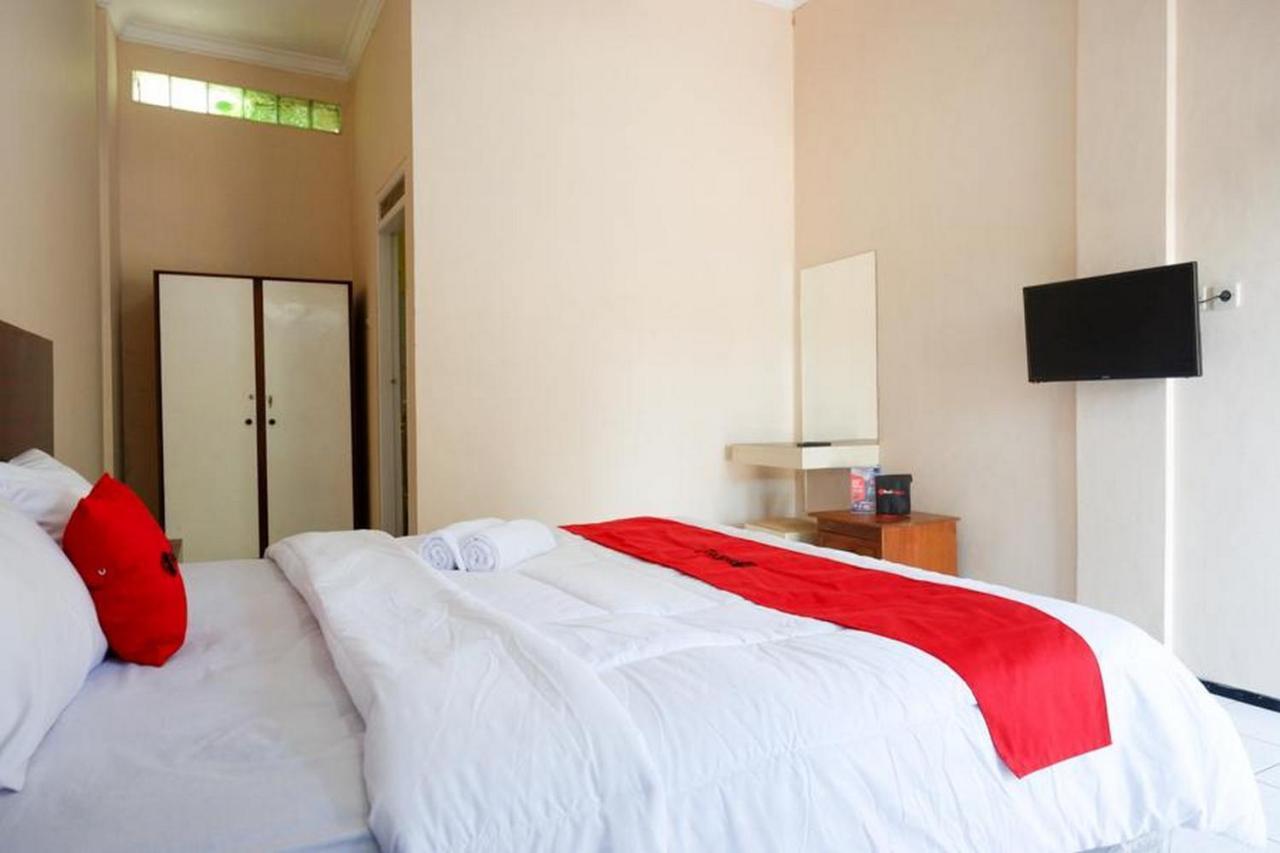 Reddoorz Near Taman Mini Jakarta