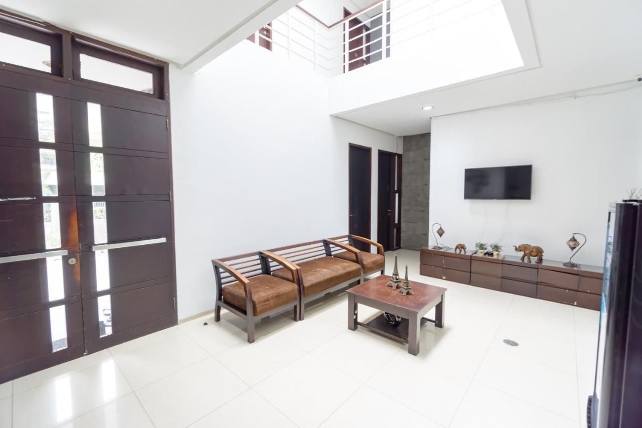 Oyo 1953 Stasiun Tebet Syariah Hotel 2*