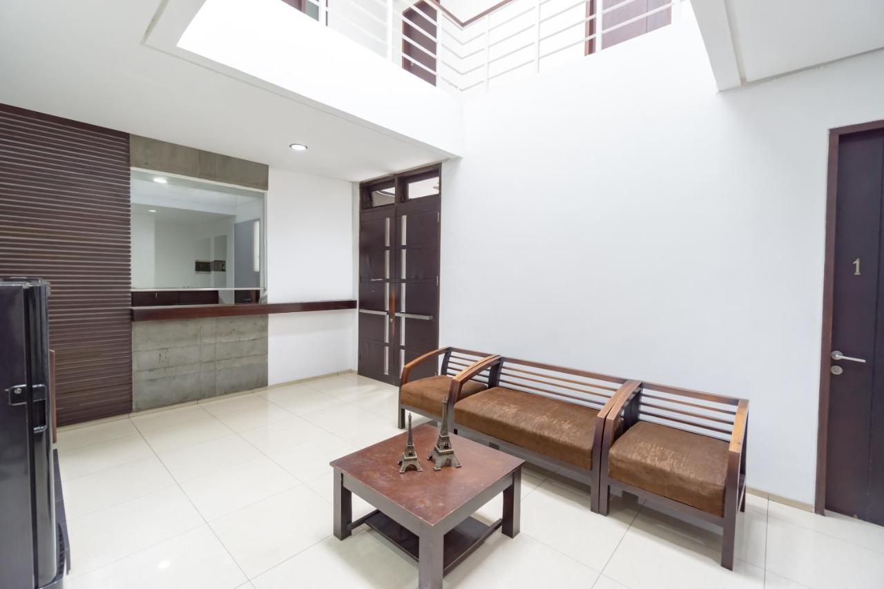 Oyo 1953 Stasiun Tebet Syariah Hotel Jakarta