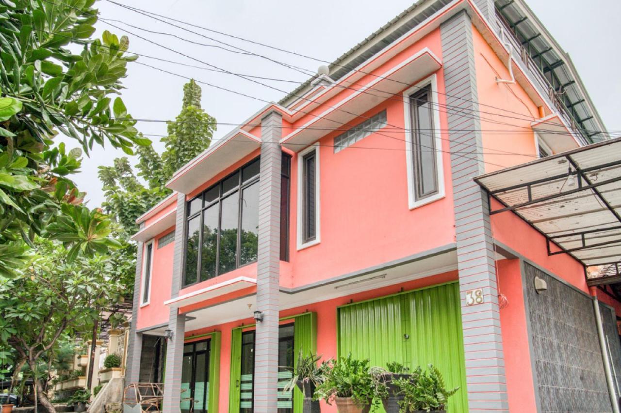 Reddoorz Near Taman Mini Guest house Jakarta