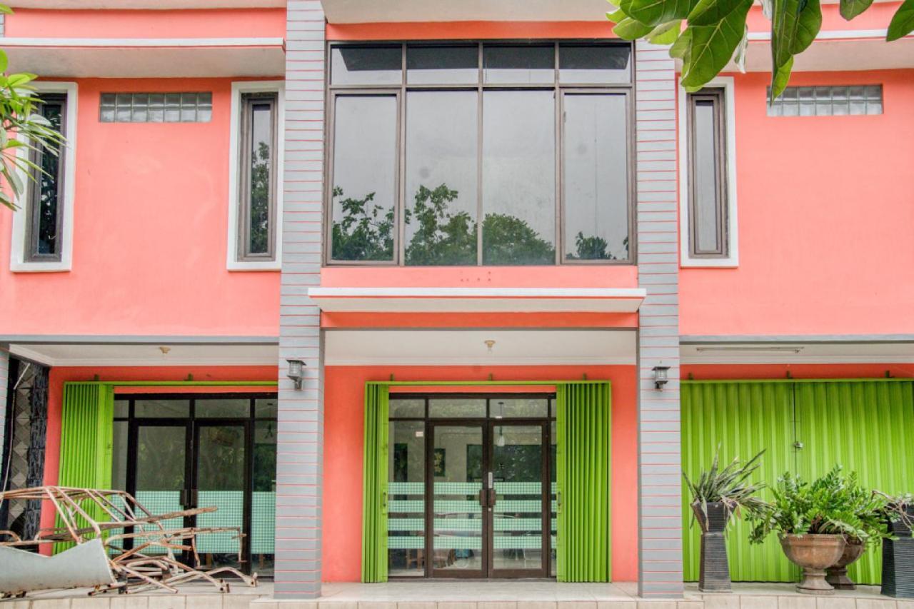 Reddoorz Near Taman Mini Guest house Jakarta