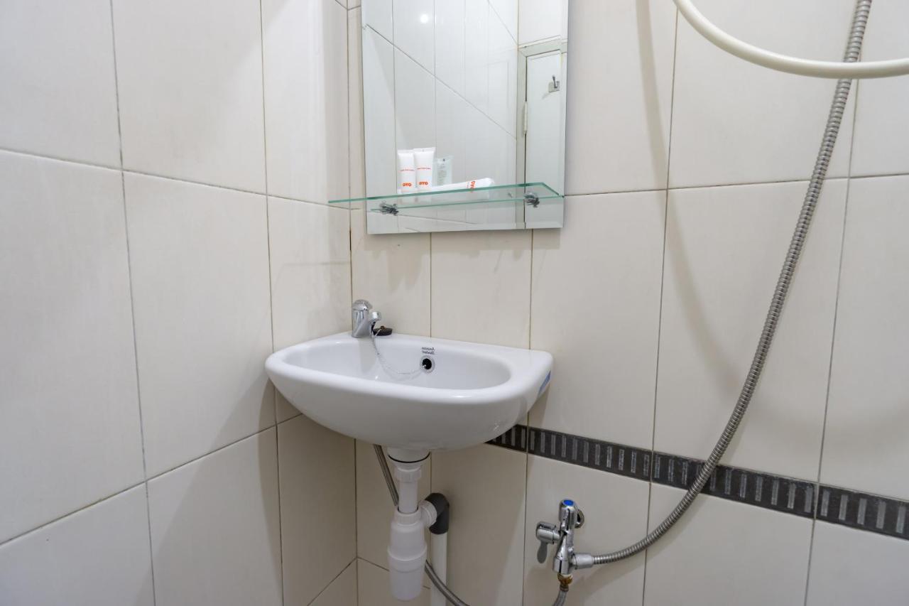 Hotel Oyo 1953 Stasiun Tebet Syariah Jakarta
