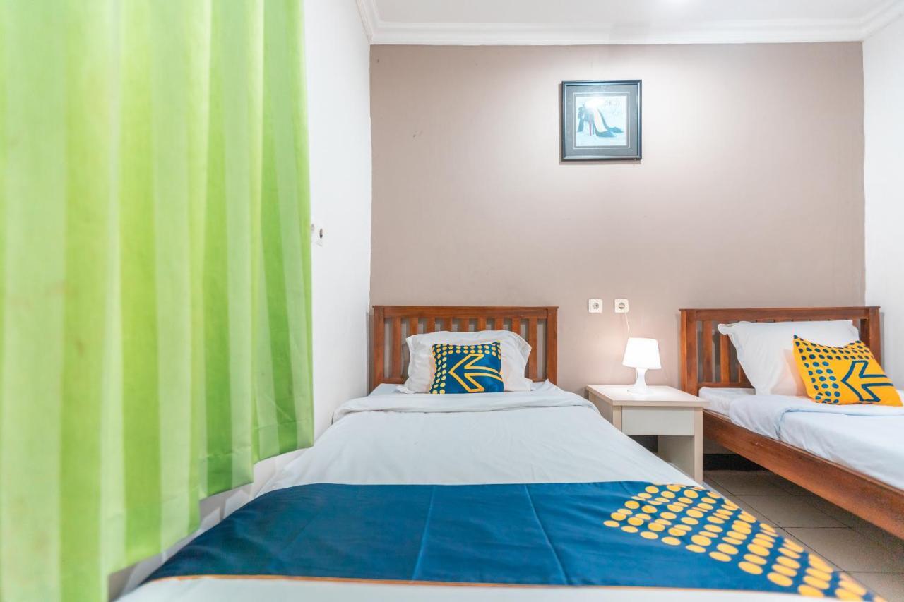 Hotel Spot On 2033 Kayumanis Homestay Syariah Jakarta
