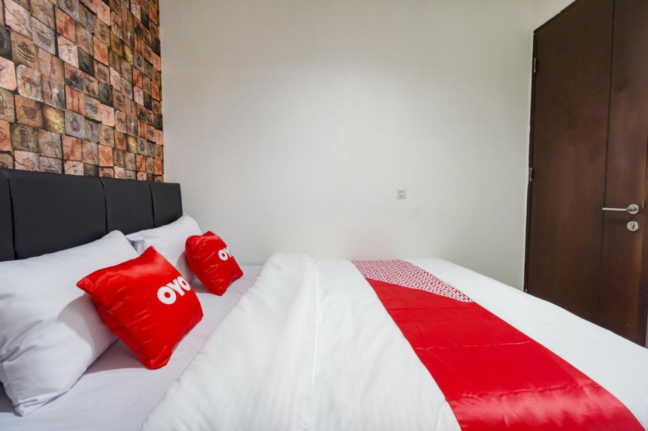 Oyo 1953 Stasiun Tebet Syariah Hotel 2*