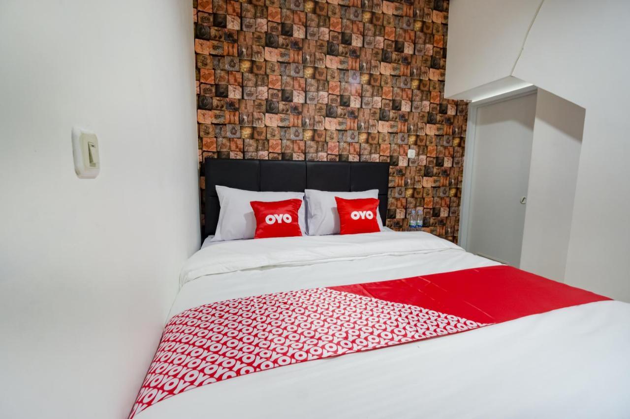Oyo 1953 Stasiun Tebet Syariah Hotel 2*