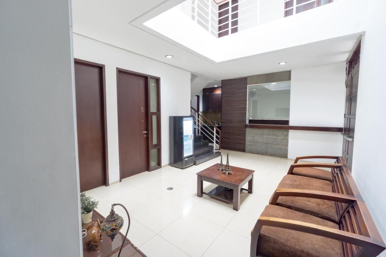 Oyo 1953 Stasiun Tebet Syariah Hotel Jakarta