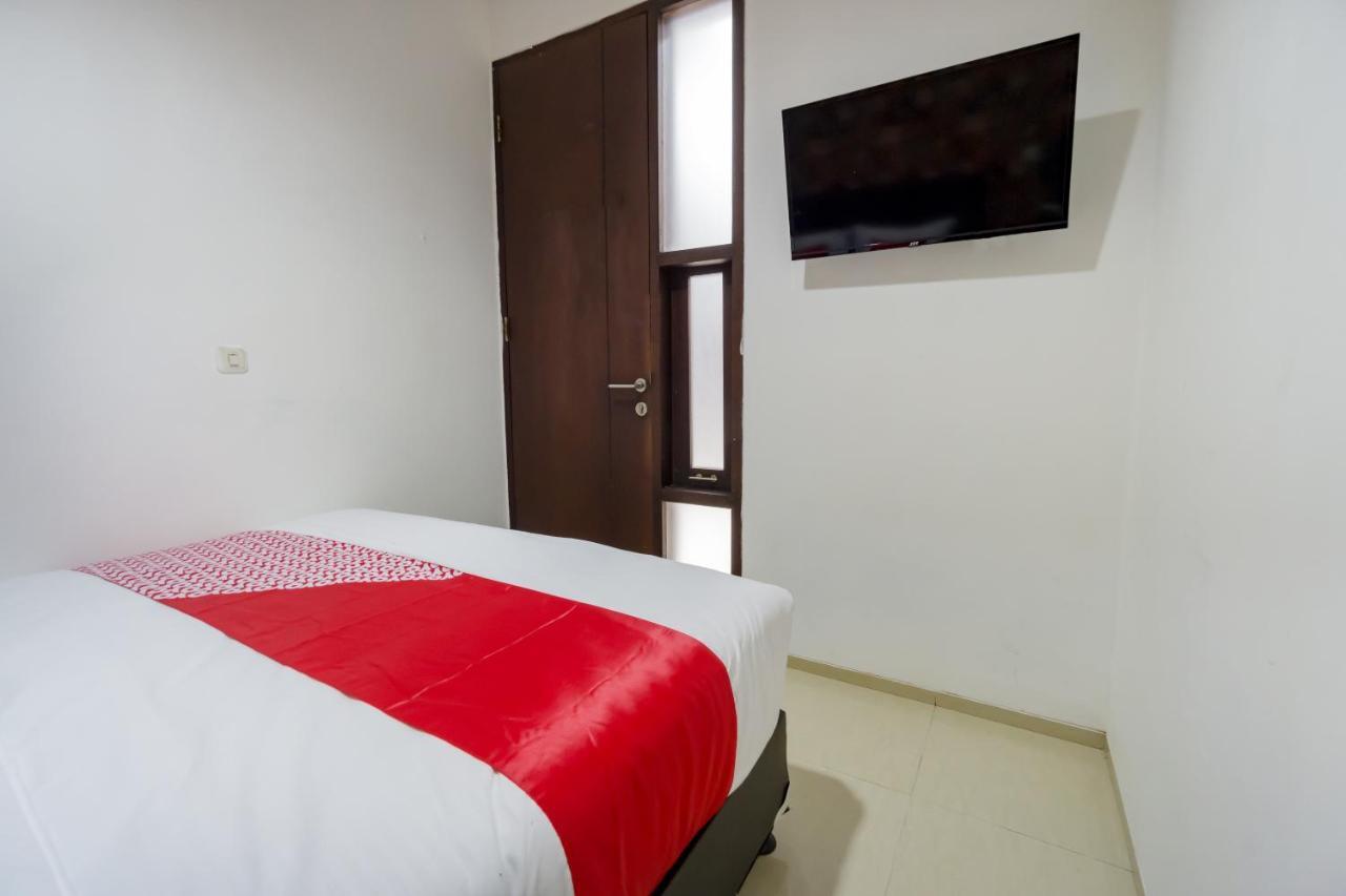Oyo 1953 Stasiun Tebet Syariah Hotel 2*