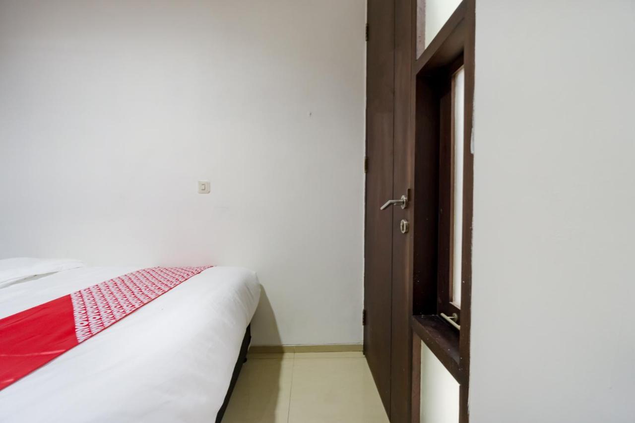 Oyo 1953 Stasiun Tebet Syariah Hotel