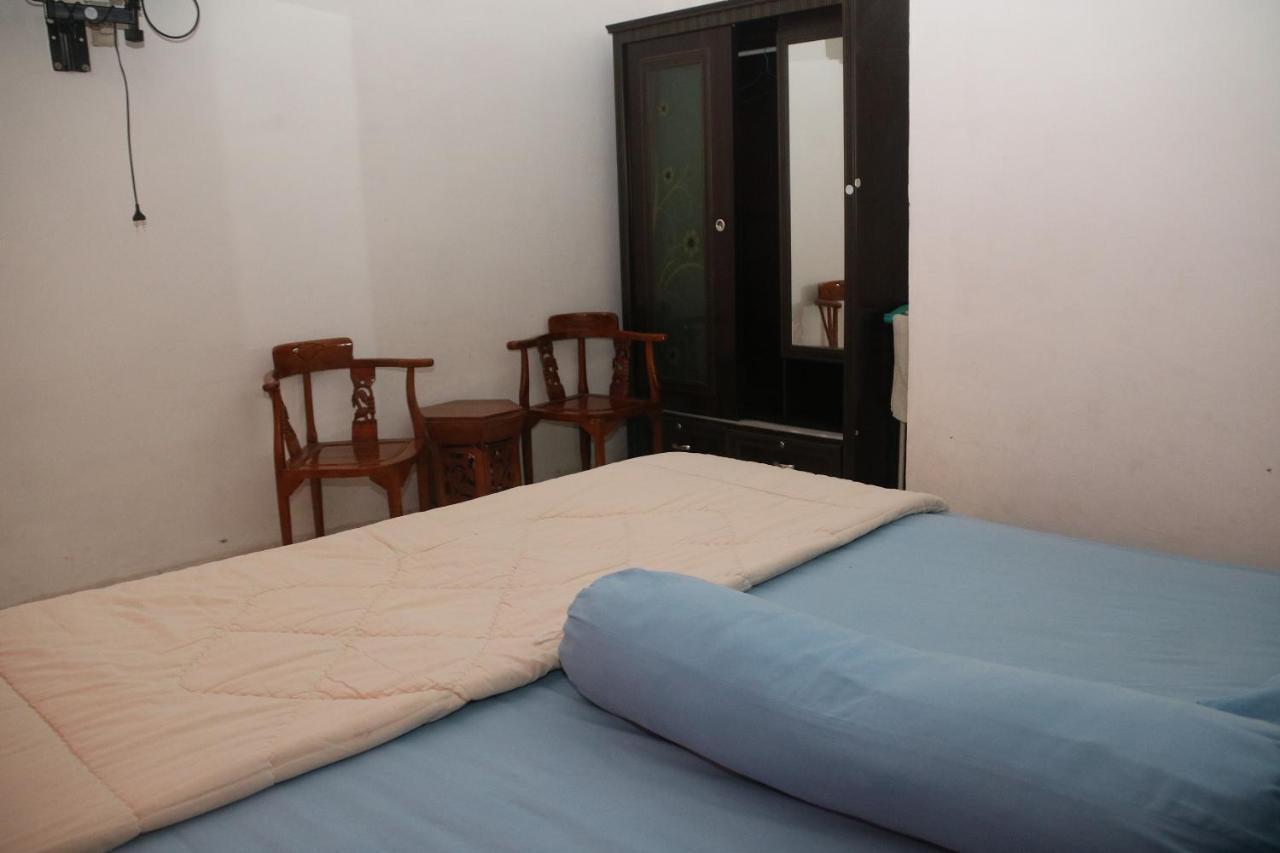 Oyo 2752 Kost Anyelir 15 Hotel 2*